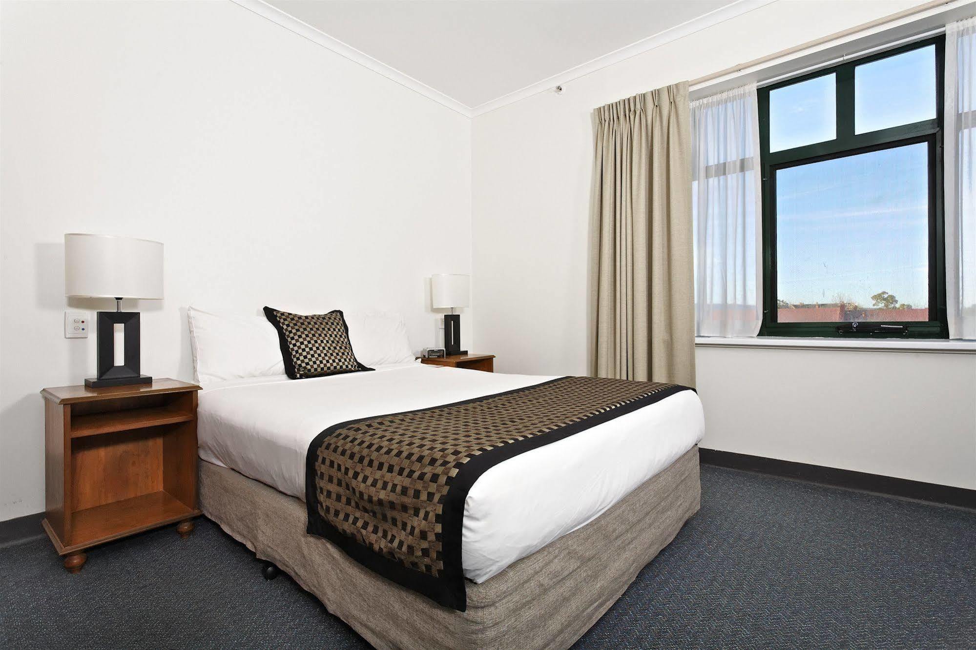 Breakfree Directors Aparthotel 3*